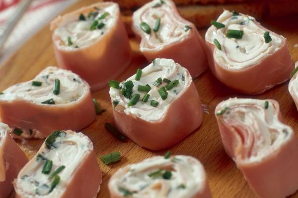 Rollos de Jamón con Queso Crema y Hierbas